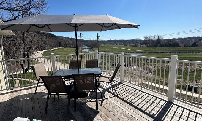 Decorah Condo | New Heights - 4Bd 2Ba, King, Pet Friendly, Close to Everything!