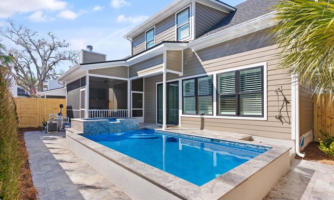 King City House | New Home in King City, Sleeps 10, Pool and Screened in Porch with TV!