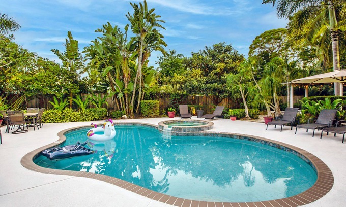 Bradenton House | NEW! Htd Pool, Spa, Firepit 3 Kings Chef Kitchen