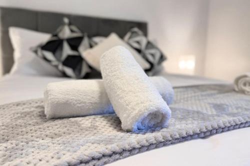 Newark Apartment | New King-size bed en-suit, luxury refurbished home