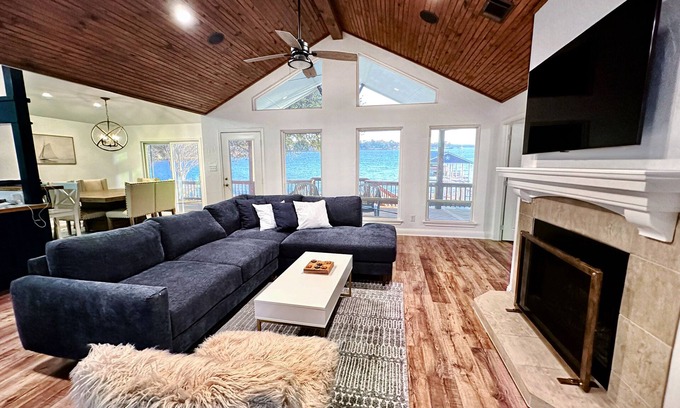 Cedar Creek Reservoir House | New Lakefront Home-Private Dock on Open Water in Convenient Location, Cul de sac