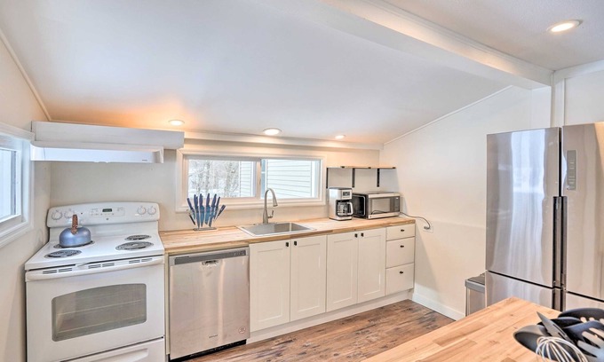 Cairo House | NEW! Launch Special, Close to Ski, Firepit, Privacy