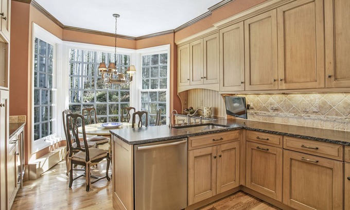 Vail House | NEW LISTING! 5BR Near Golden Peak