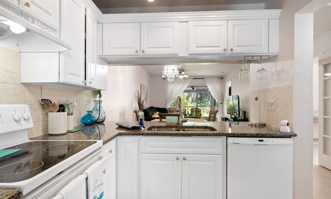 Kings Lake Condo | New listing, available Winter 2025! Close to everything!