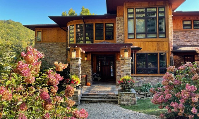 Cullowhee House | New Listing! Breathtaking Lakefront home, Waterfall & Mountain Views, PICKLEBALL