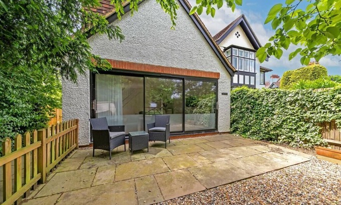 St Albans Cottage | *New Listing* Cosy cottage in St Albans