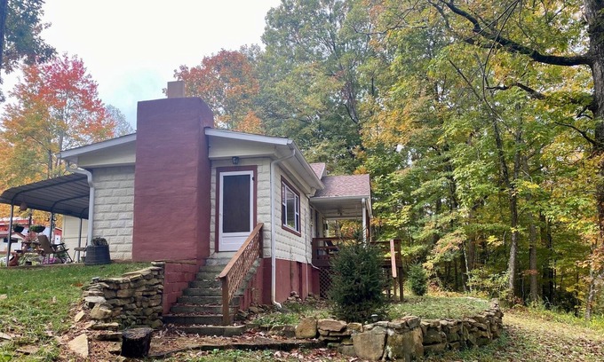 Dayton House | NEW LISTING! Historic Mountain Farmhouse by RedAwning