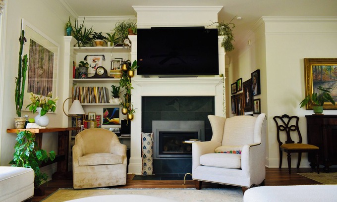 Country Club House | New listing! Luxurious space less than 2 miles from the Square and the Stadium.