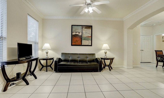Spring Branch Central Condo | New Listing! Newly furnished condo, I-10 West/Beltway 8, 4 bedrm 2 bath, 77080
