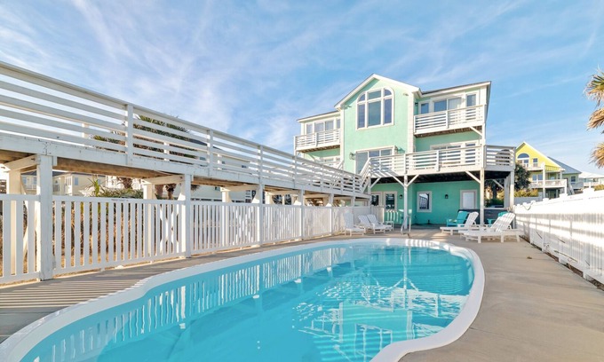Emerald Isle House | NEW Look-Luxury Oceanfront Home in Dolphin Ridge W/Pool & Hot Tub🐬Epic Views