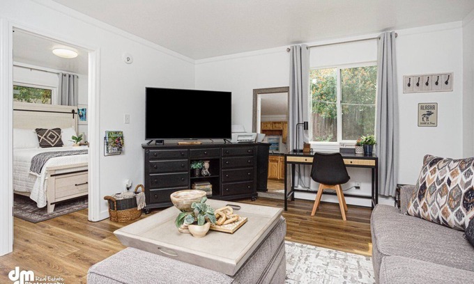 Spenard Apartment | NEW! Lovely Apartment 5 Minutes From The Airport!