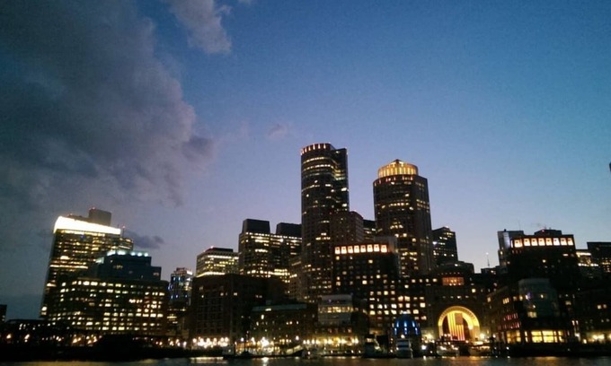 Beacon Hill Apartment | 🌳New Luxe Reno🏨Walk to MGH👗Laundry🌳Private Patio💦Disinfected🐶Dogs OK 🌳