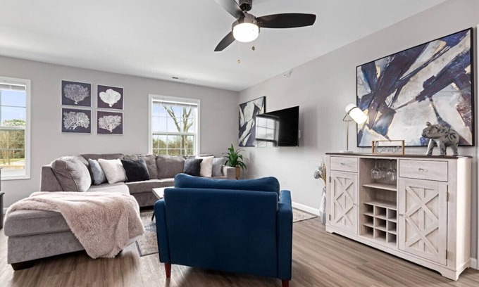 Terry Sanford Apartment | New LUXE Spacious 3BR Downtown Fay Unit C