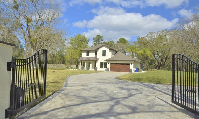 St. Augustine House | New luxury country house, near St Augustine & World golf Village.