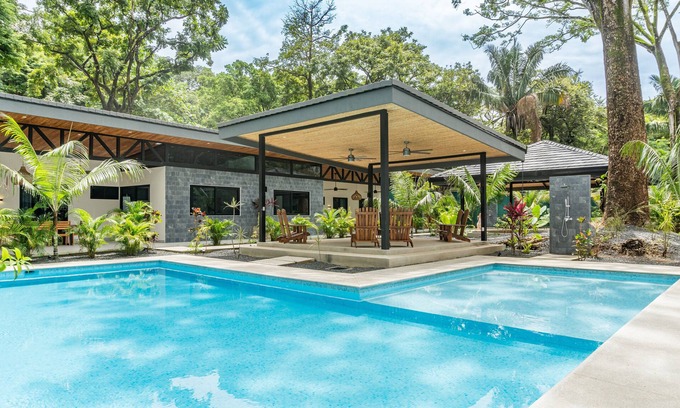 Nosara Villa | New Luxury Villa in central Guiones - walk to the beach, large pool & parking
