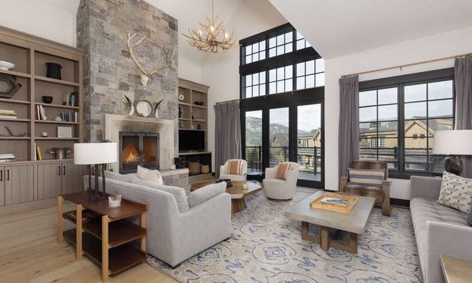 Big Sky House | New! Luxury home near Town Center with hot tub and a home gym