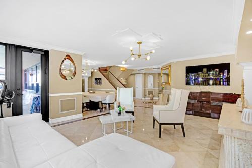 Mid Beach Apartment | New Luxury Miami Beach private beach