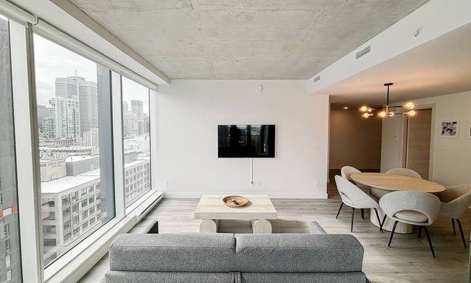 Quartier des Spectacles Apartment | New Luxury Unit in Heart of MTL 810 | Metro access