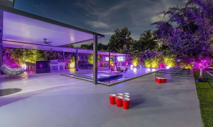 Golden Glades House | New Luxury Villa Solara Heated Pool, Hot Tub, Golf