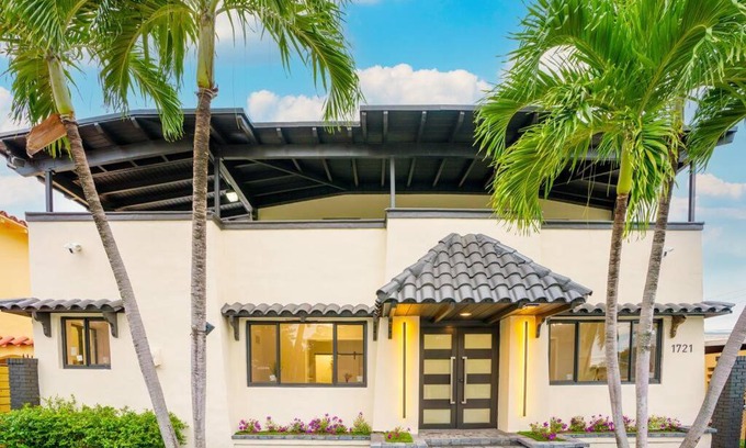Coral Way Apartment | New Miami & Calle Ocho Home with Arcade!