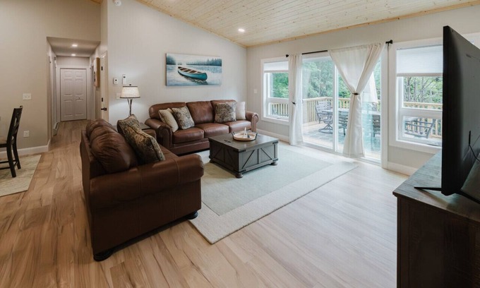 Norway House | NEW! Modern and Cozy Getaway