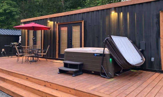 McArthur Cabin | New Modern Shipping Container Home | Private Hot Tub | Hocking Hills