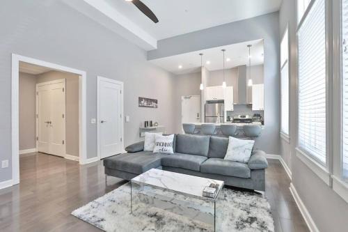 Over-the-Rhine Apartment | *NEW mOdernLUX best OTR condo *Park ONsite*