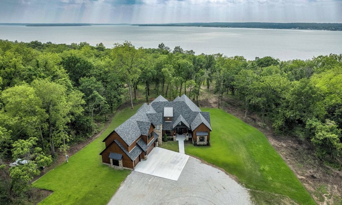 Afton House | New Monkey Island Modern Lodge Retreat w/Hot Tub!
