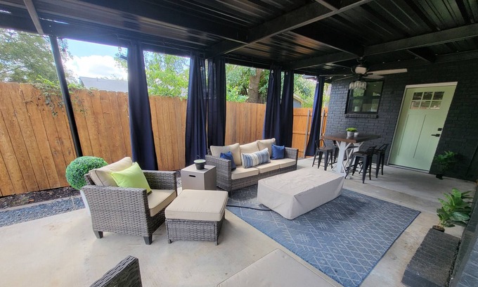 Fredericksburg House | NEW Mulberry Rein 4br/2ba with HOT TUB!