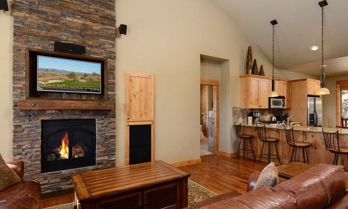 Powell Butte Hotel | New Official Resort Listing! 2 BR Brasada Cabin w/ Hot Tub