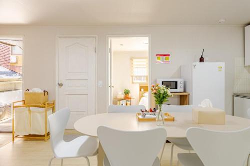 Seongsu Apartment | New Open 화이트우드 리트릿 성수
