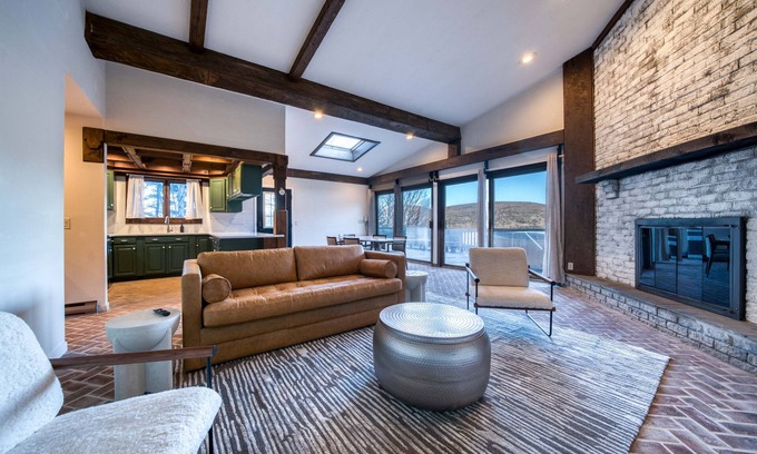 Windham Condo | NEW OUTDOOR HOT TUB! Luxury 2 Bedroom Suite -The Haüs Windham