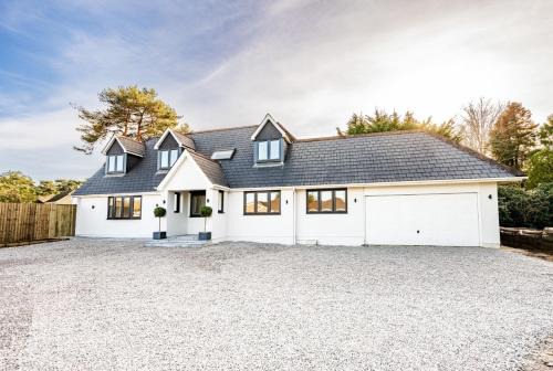 St Leonards House | NEW! Perfect for Families & Contractors 5BR home with Parking & Garden - Excellent Location!