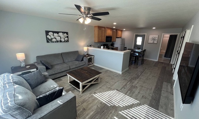 Thackerville Apartment | NEW! Prime Location to Casino Excitement with 2 King Beds and No Cleaning Fees.