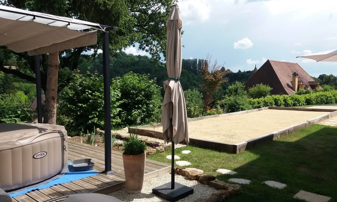 Sarlat-la-Caneda Apartment | New, quiet, air-conditioned apartment, 10 minutes walk from the historic center