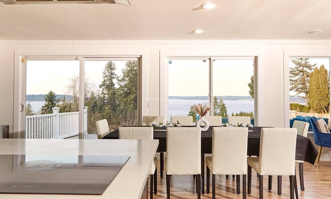 Federal Way House | NEW! Relaxing 5 BR Coastal Escape with Amazing Views