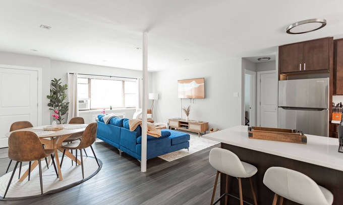 Forestview Apartment | New renovation-1BR-Stylish-Modern-Next to the Laken