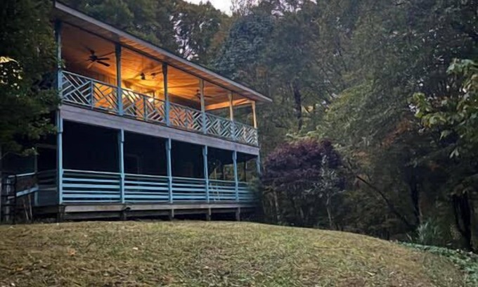 Wolf Laurel House | New Rental Close to Ski Lodge