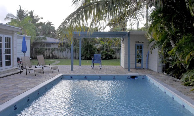 Lantana House | NEW ! Restored mid-century 'Old Florida' beach-house w/pool, wi/fi