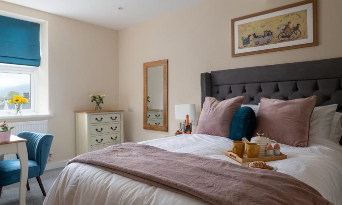 Penygroes House | NEW Romantic, dog friendly hideaway, Snowdon views