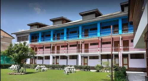 Srinagar Hotel | New Sahil