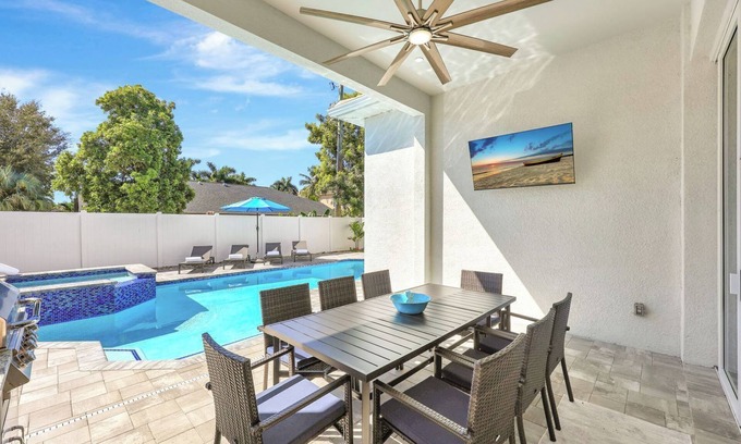 Naples Park House | NEW Sand Dollar Retreat | New 4BR w/Pool, Spa & Walk to Vanderbilt Beach