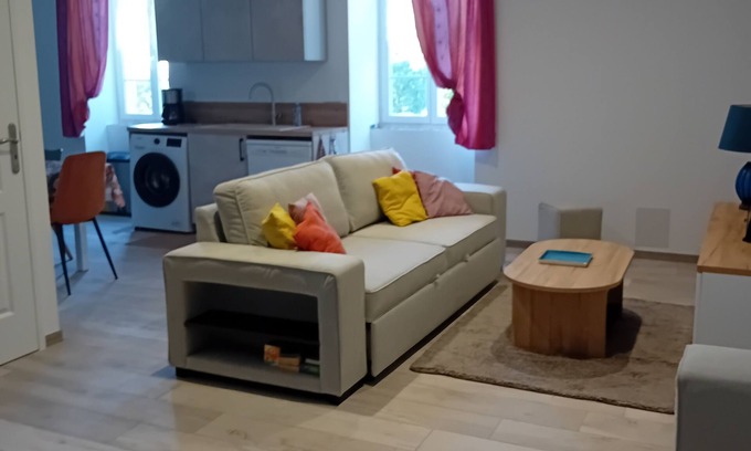 Lectoure Apartment | New, single-storey apartment in a Gers mansion with hillside views