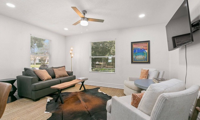 Courier City - Oscawana Apartment | NEW! SoHo Sanctuary - Gorgeous Apartment Steps to S Howard Ave with Fenced Yard