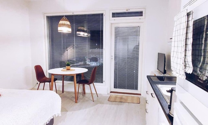 Vantaa Apartment | New Studio Ruby near Helsinki Airport in Kivistö