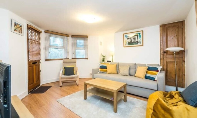 New Cross Apartment | NEW Stylish 1 Bedroom Flat with Garden | London