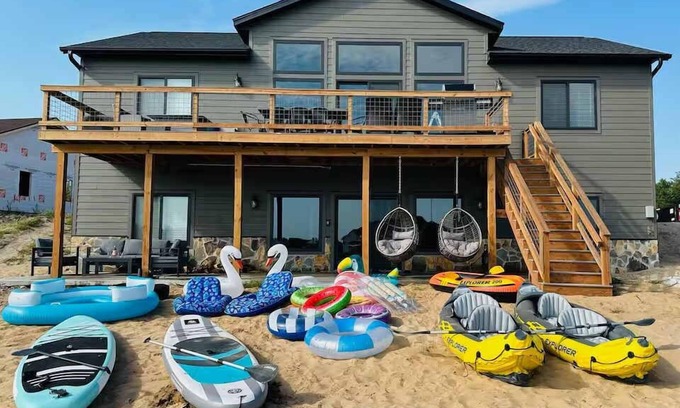 New Lisbon House | New! Sunset Lake Escape/Beach/Fire Pit/Deck/Toys