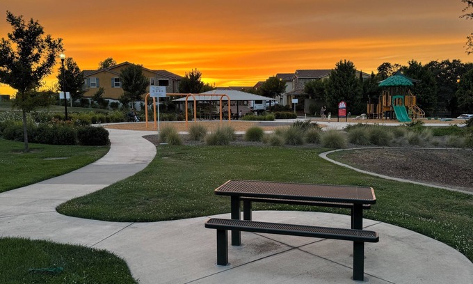 East Roseville Parkway House | NEW - Sutter Roseville 1.1 mile Kaiser Permanente 1.2 Mile - Gated Luxury Rental