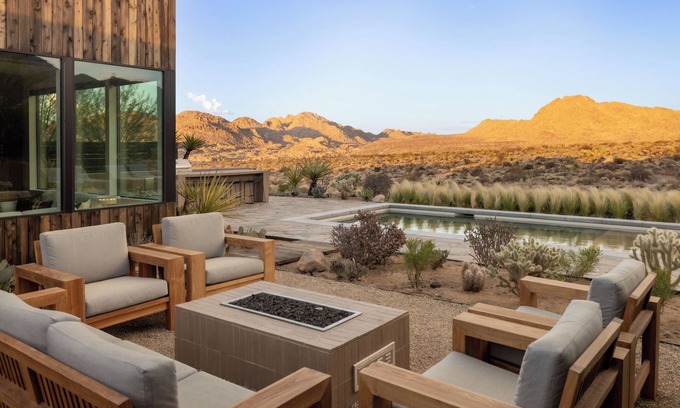 Joshua Tree House | NEW Timber House—Joshua Tree Views, Pool & Privacy