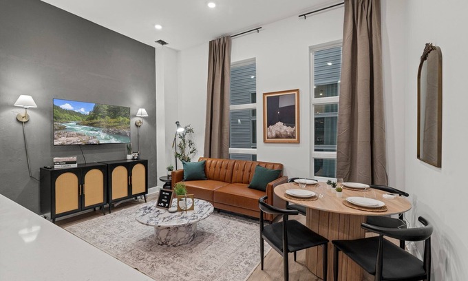 Center City East Apartment | New townhouse SLEEP 4 Best NEW Spot-Old City Philly